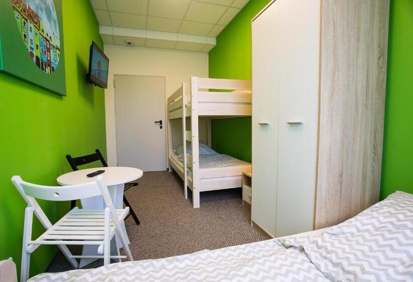 חדר סטנדרט לשלושה, Moon Hostel Poznań