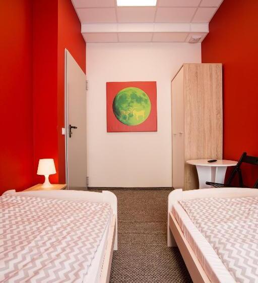 Номер Стандарт Индивидуальный Совместная Ванная, Moon Hostel Poznań
