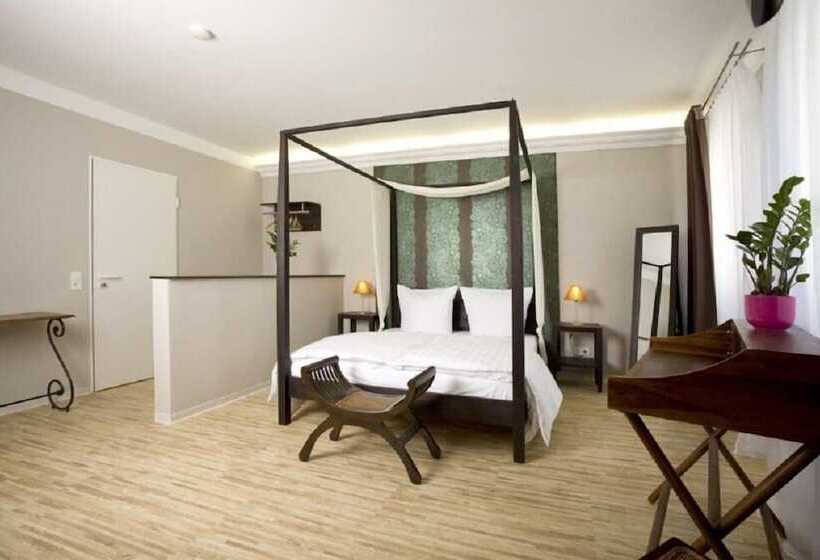 اتاق پرمیوم, Pension Mariposa