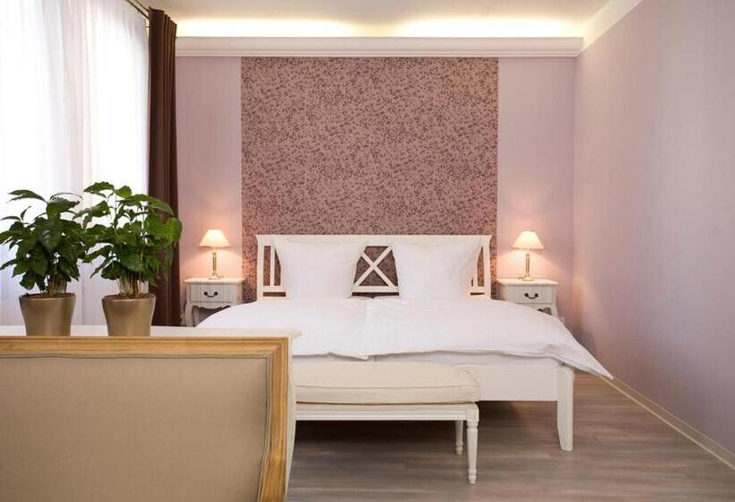 اتاق پرمیوم, Pension Mariposa