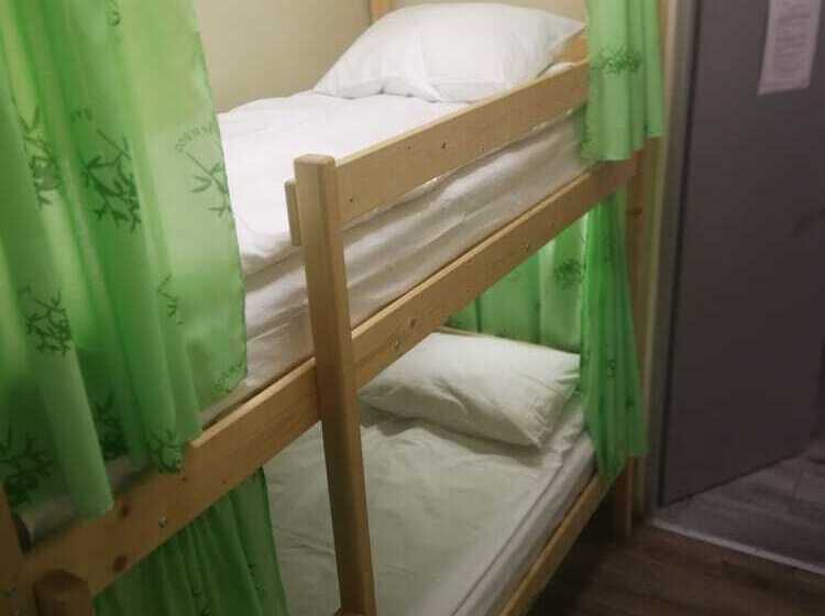 اتاق اکونومی, Hostel V Biblioteke