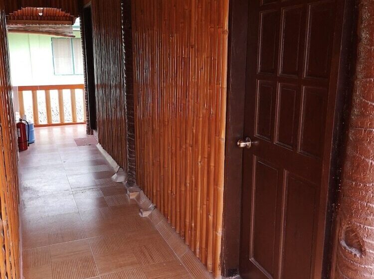 Номер Basic, Guanna's Place Room And Resto Bar