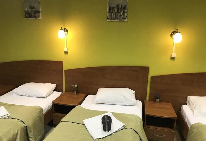 اتاق استاندارد چهار تخته, Good Cat   Hostel