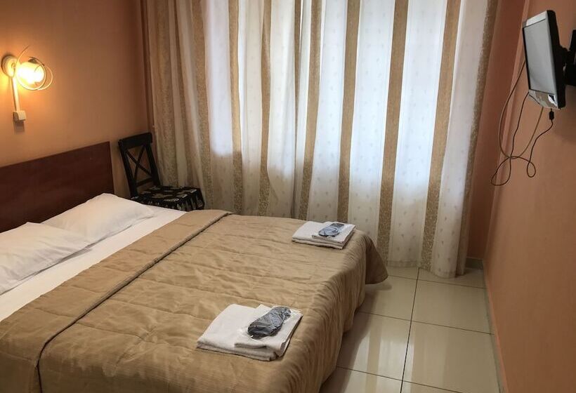 اتاق خانوادگی با سرویس بهداشتی مشترک, Good Cat   Hostel