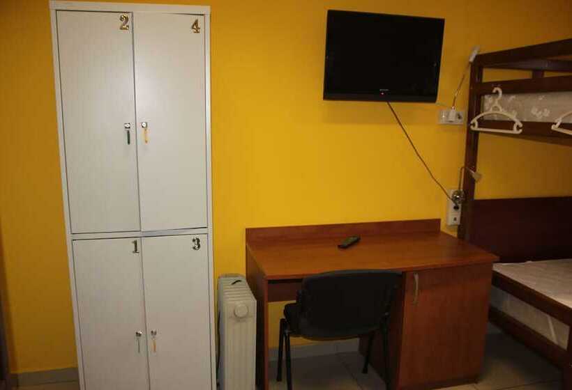 تختخواب در اتاق مشترک, Good Cat   Hostel