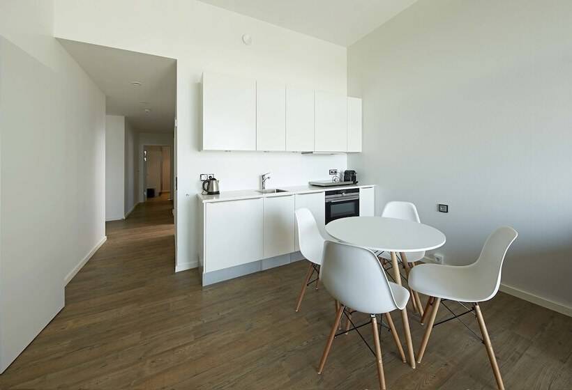 ２ベッドルームアパートメント, Living Suites