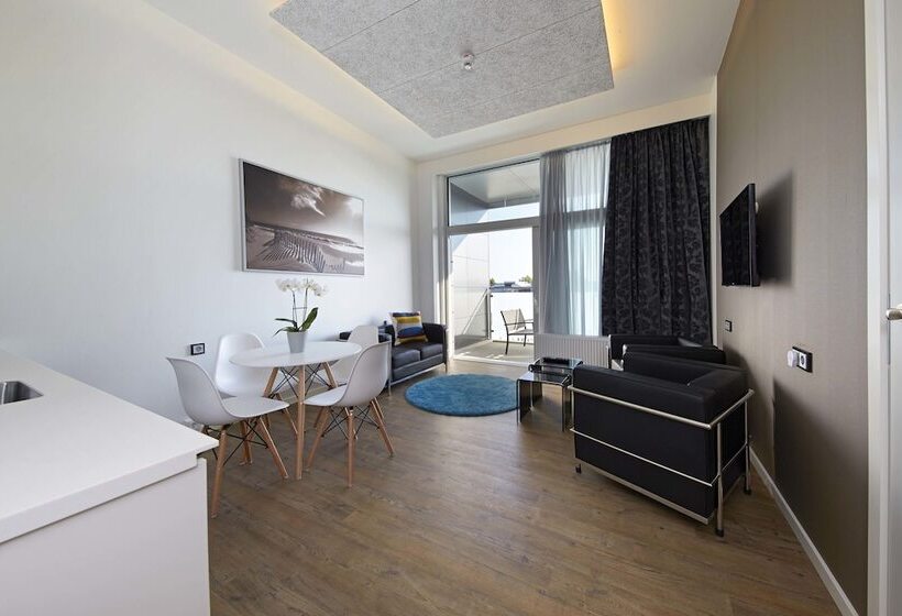 ２ベッドルームアパートメント, Living Suites