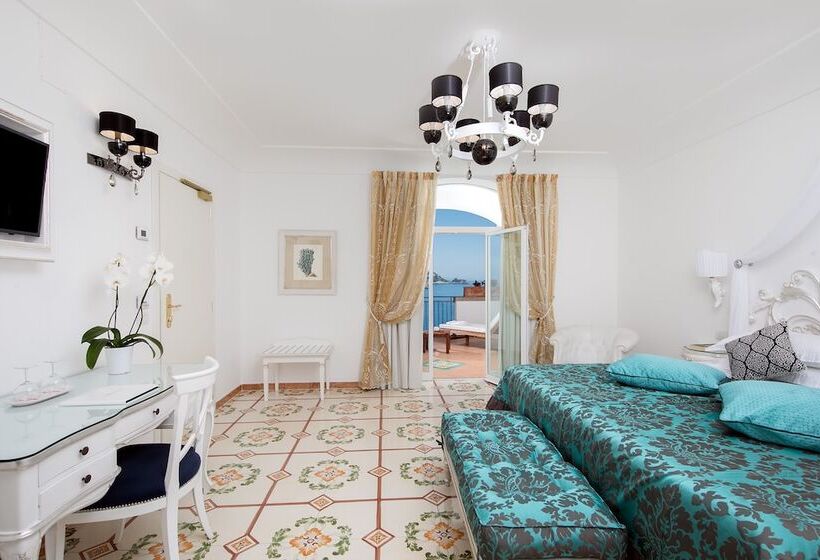 اتاق لوکس با چشم‌انداز دریا, Villa Corallium