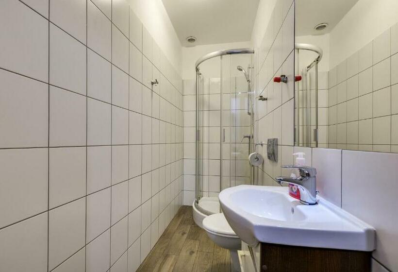 Кровать в Общей Комнате, Sentral Apartments