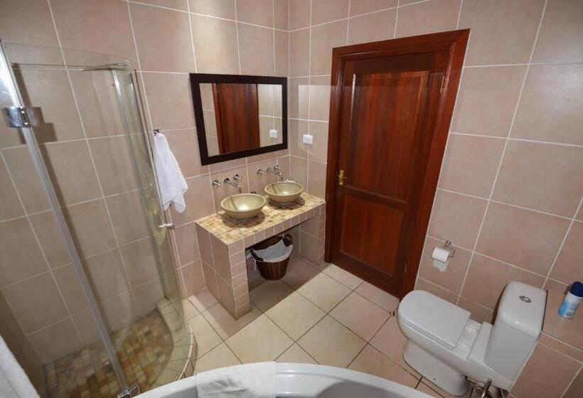Люкс, Attaché Guest Lodge & Health Spa