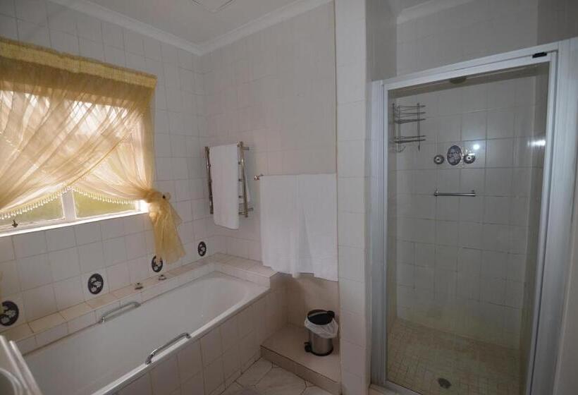 Люкс, Attaché Guest Lodge & Health Spa