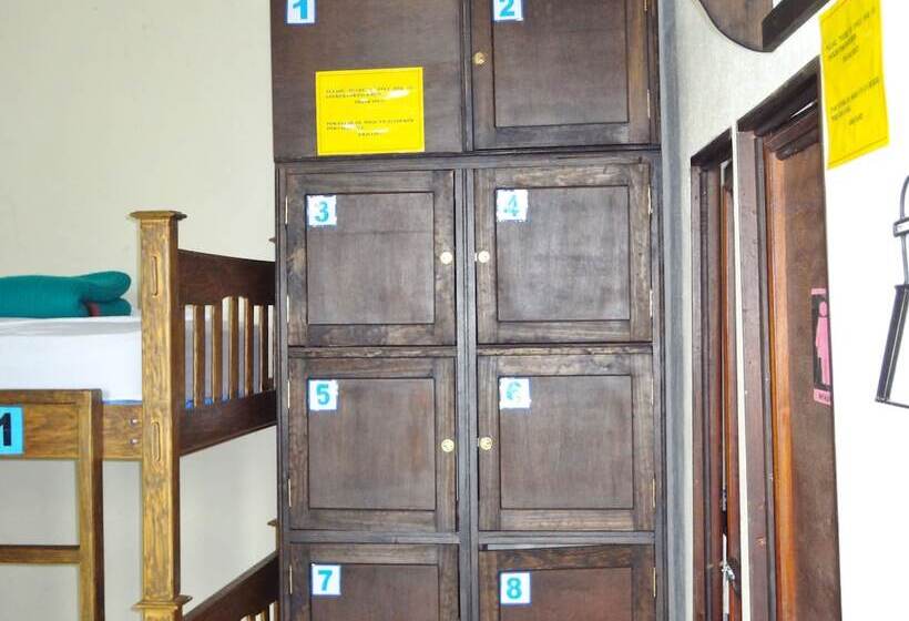 تختخواب در اتاق مشترک, Hostal Antigua