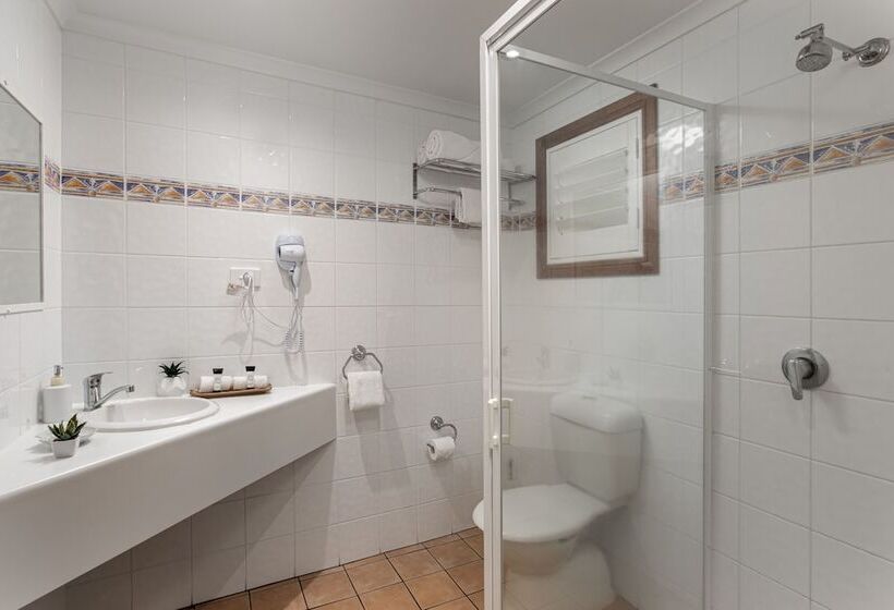 Студия Классика, Sunlit Waters Studio Apartments