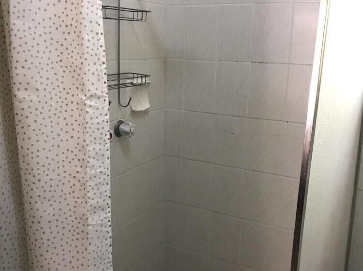 家庭间, Angel S Rest Motel