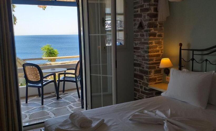 اتاق اقتصادی با چشم‌انداز دریا, Marisini Sea View