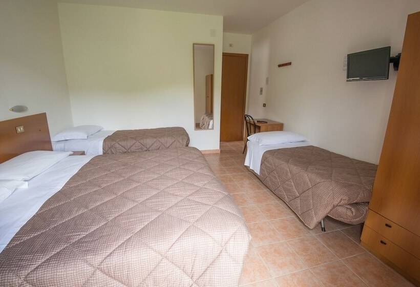 اتاق استاندارد چهار تخته, Albergo Della Corte