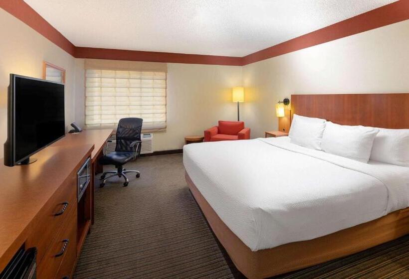 Deluxe Kamer met Kingsize Bed, Spark By Hilton Savannah Midtown