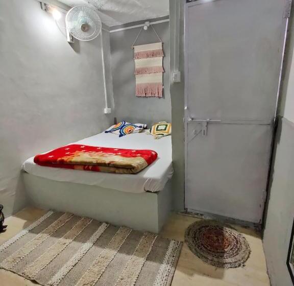基本间, Varah Square Guest House