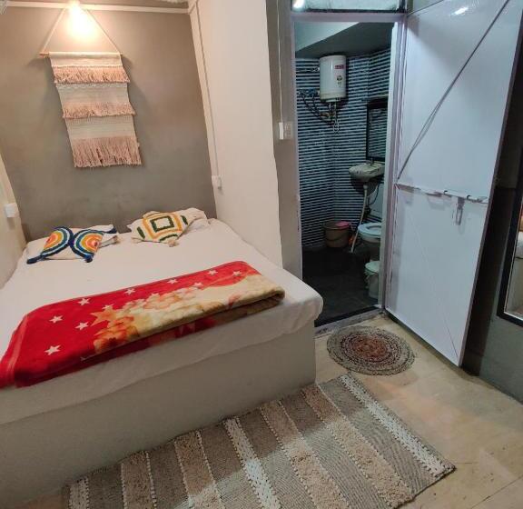 基本间, Varah Square Guest House