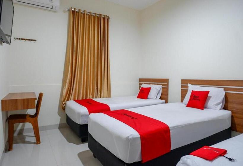 Семейный Номер, Reddoorz Near Living Plaza Purwokerto