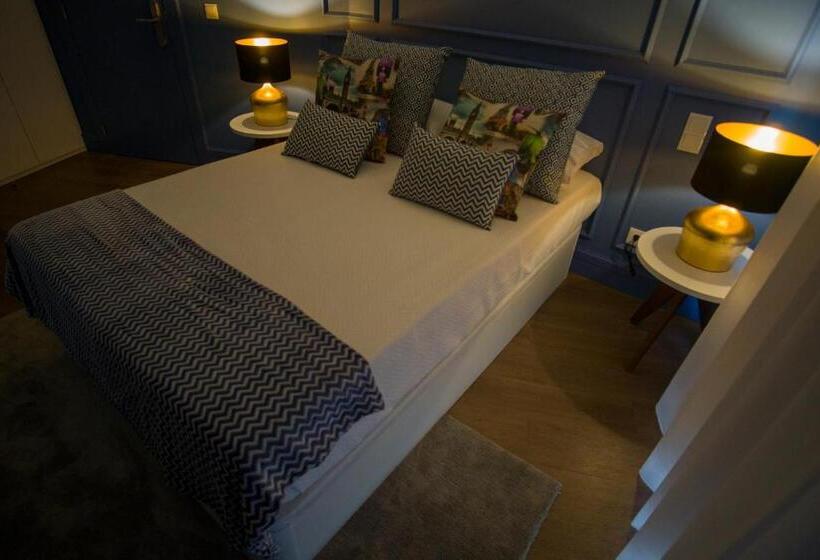 Номер Deluxe с Балконом, Zigzag Hostel