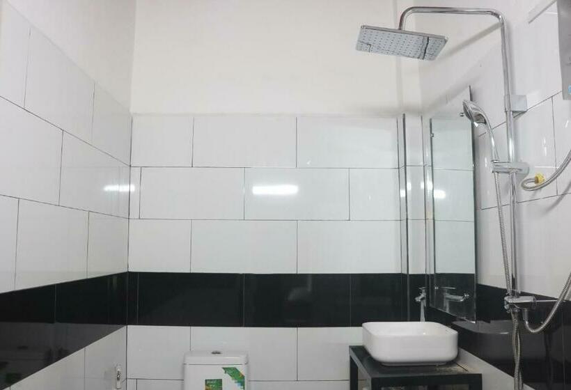 اتاق لوکس, Our House Bungalow