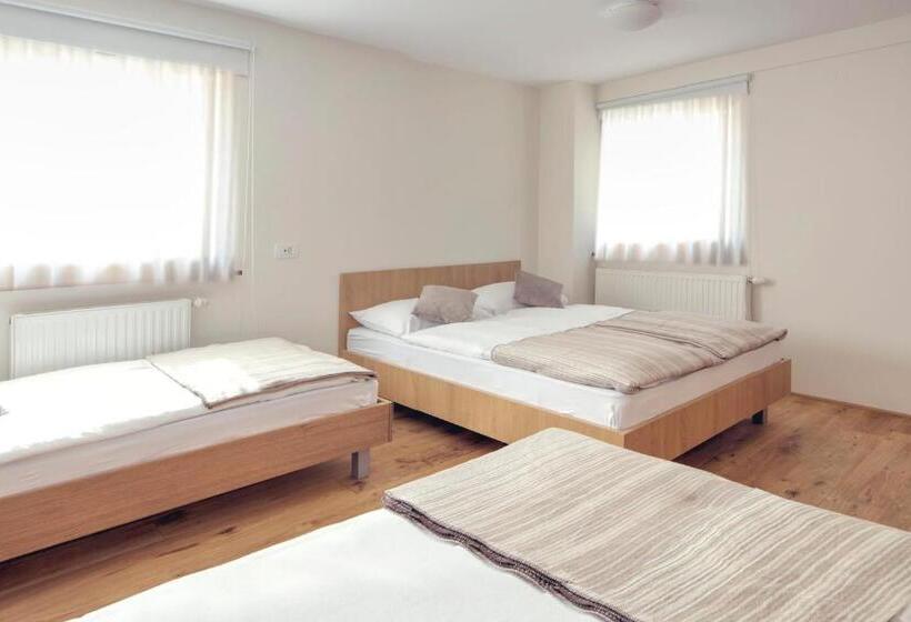 سوئیت با بالکن, Guesthouse Turšič