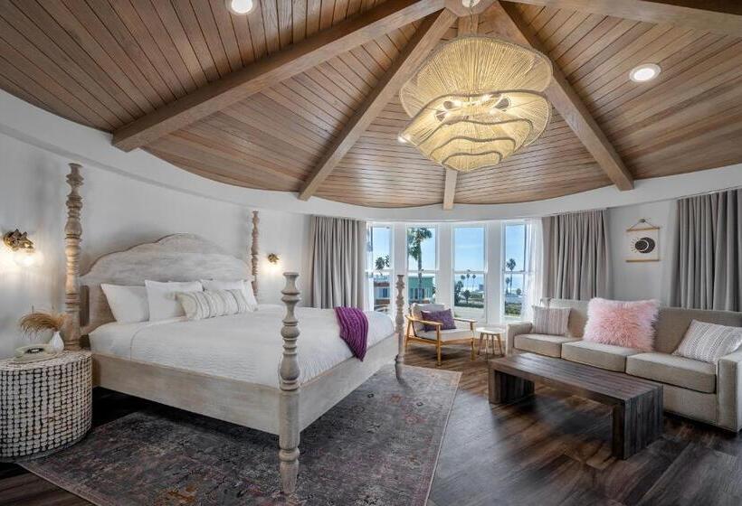 سوئیت با تخت بزرگ, Cardiff By The Sea Lodge