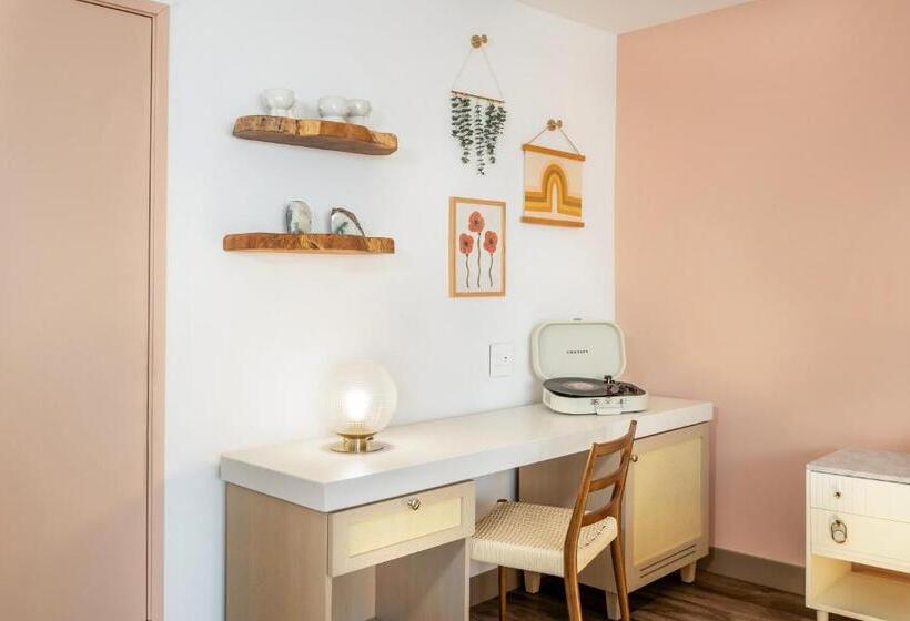 اتاق استاندارد با تخت بزرگ برای معلولان, Cardiff By The Sea Lodge