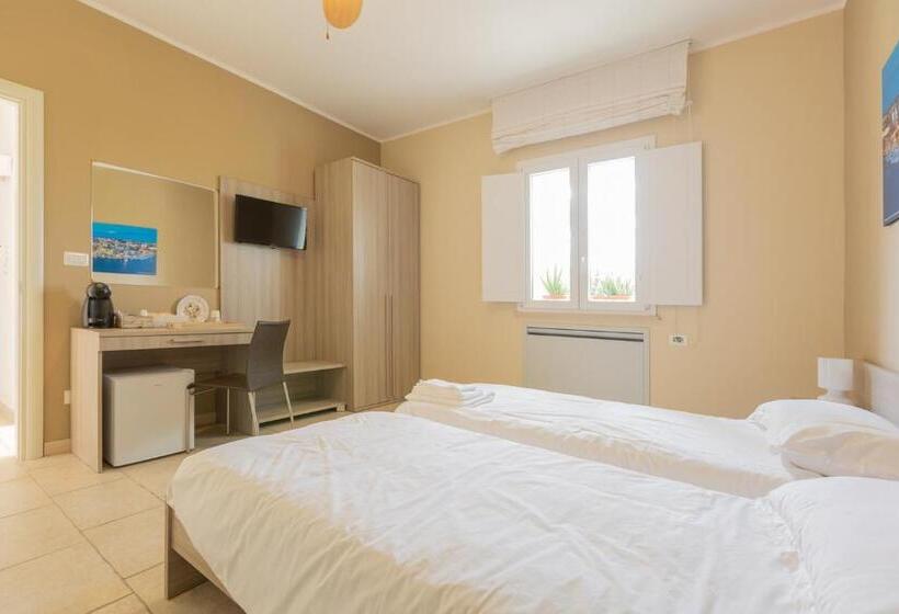 اتاق خانوادگی با سرویس بهداشتی مشترک, Villa Adele B&b