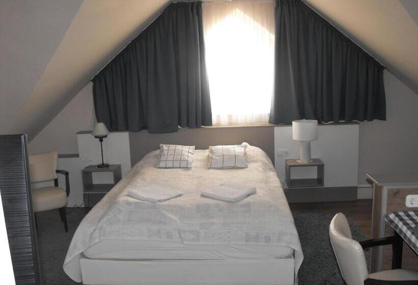 Семейный Номер, Ezüsthíd Apartman