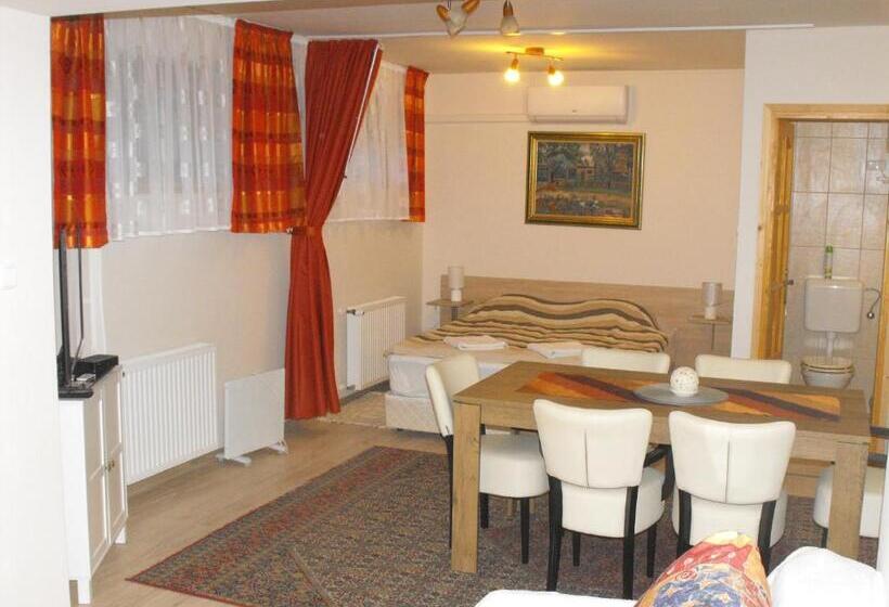 Семейный Номер Вид на Сад, Ezüsthíd Apartman