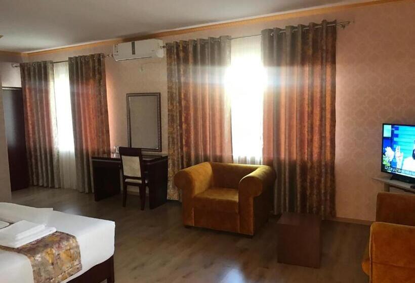 带大床的套房, British Hotel Pogradec