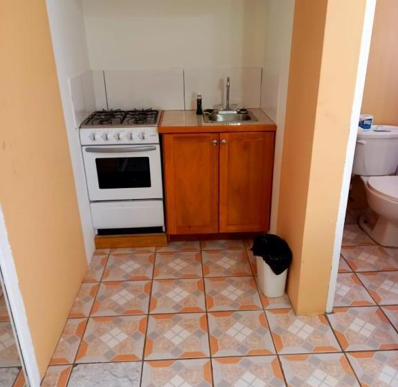 اتاق لوکس, Beverley's Guest House, Nevis