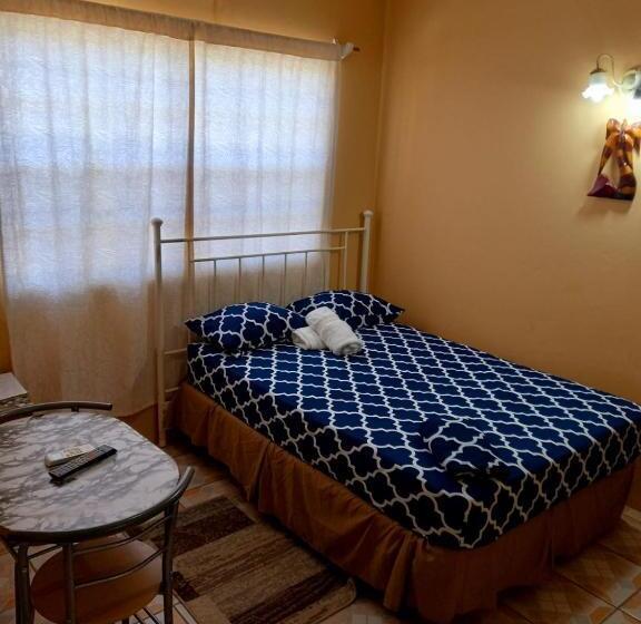 اتاق لوکس, Beverley's Guest House, Nevis