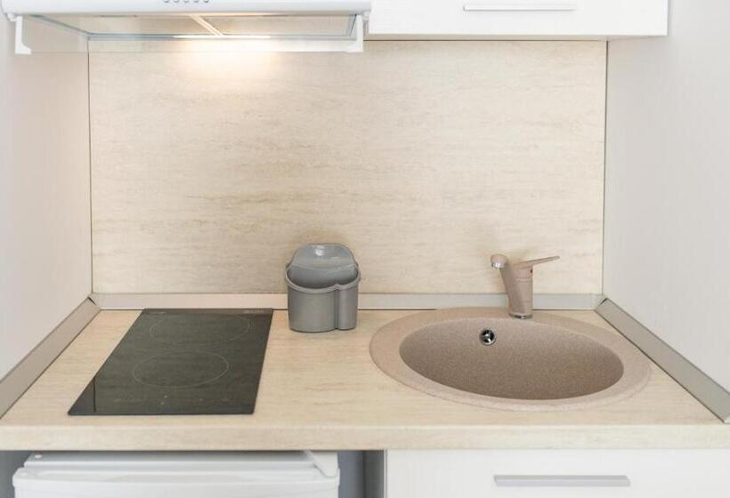 Номер Deluxe Вид на Море с Балконом, Zip Apartments