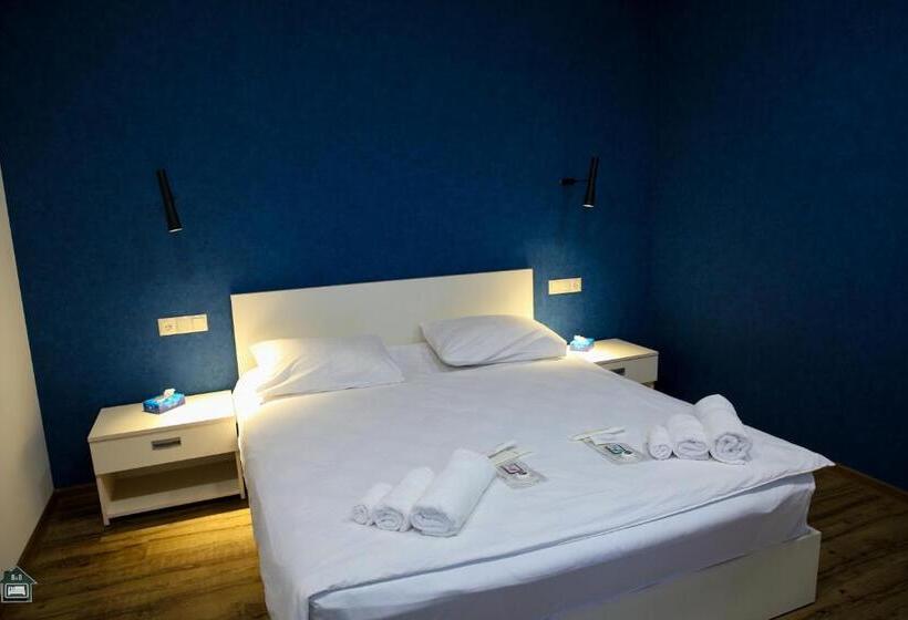 اتاق لوکس با تخت بزرگ, Gyurji Home   Guest House In Gyumri