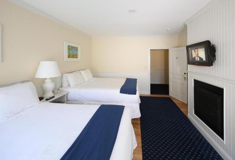 Номер Basic, Colonial Inn Harbor Springs