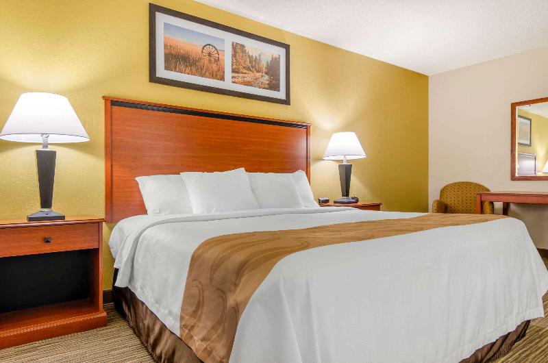 스탠다드 룸 킹사이즈 침대, Quality Inn Dillon I15