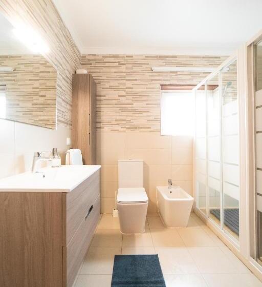Standard Room Shared Bathroom, Gundi House