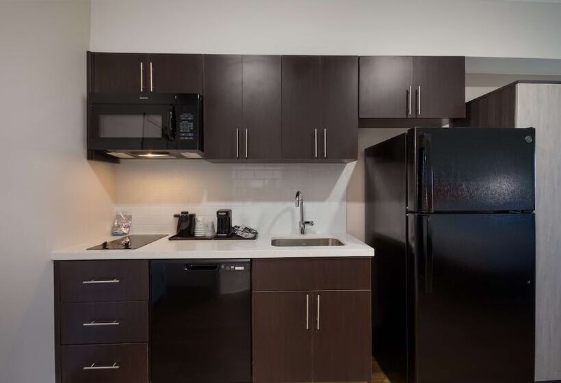 Suite, Spark By Hilton Destin