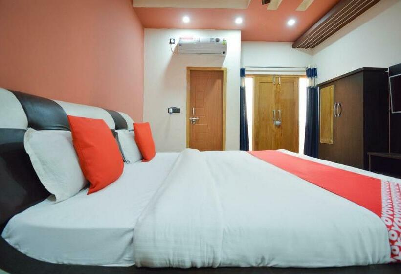 三人经典房间, Oyo 28000  Shivay Residency