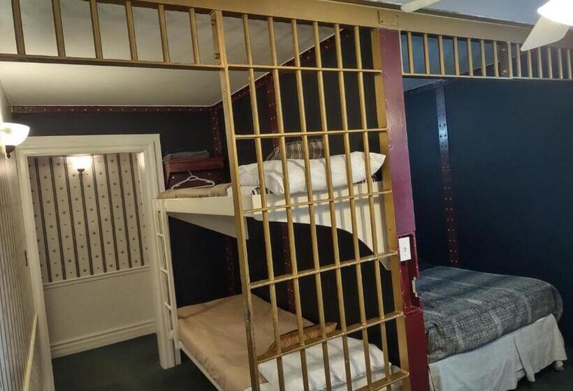 家庭房间共用浴室, The King George Inn