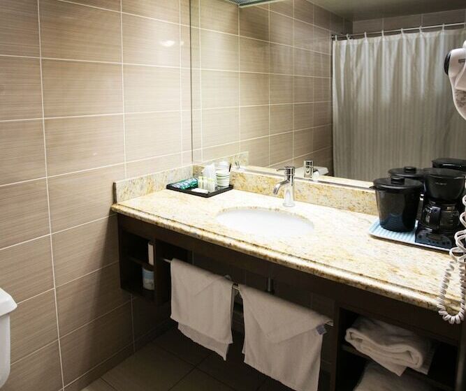 Номер Deluxe, La Crystal Hotel  Los Angeles Long Beach Area