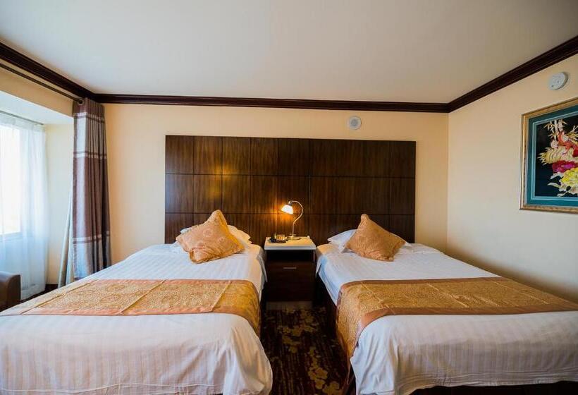 Номер бизнес-класса, La Crystal Hotel  Los Angeles Long Beach Area