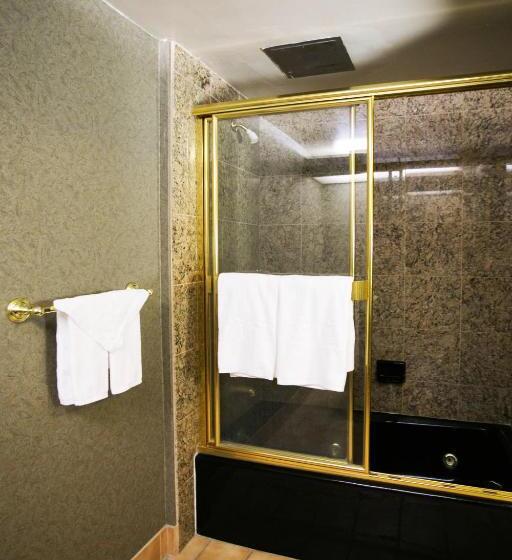 Family Suite, La Crystal Hotel  Los Angeles Long Beach Area