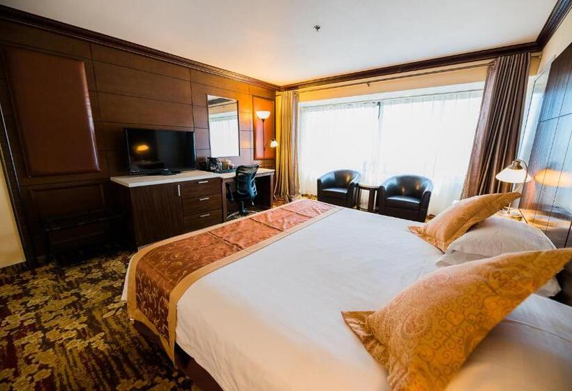 Номер бизнес-класса, La Crystal Hotel  Los Angeles Long Beach Area