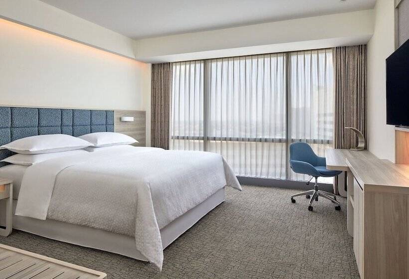 اتاق پرمیوم, Four Points By Sheraton Surabaya, Pakuwon Indah