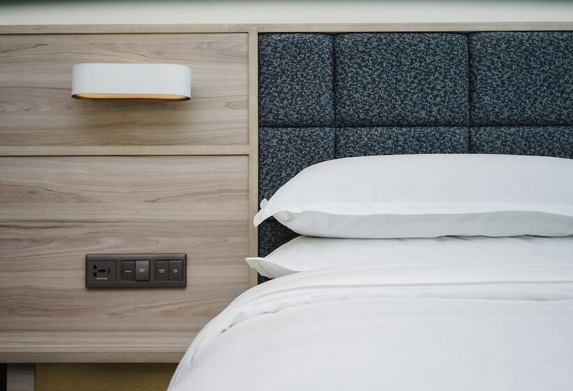 اتاق لوکس, Four Points By Sheraton Surabaya, Pakuwon Indah