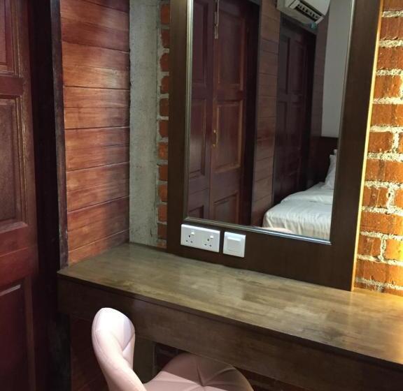 패밀리 스위트, Little Kampung Studio